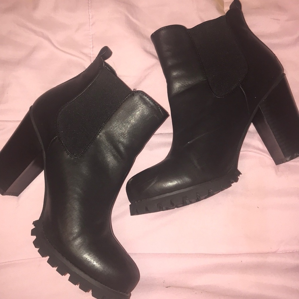 Black platform booties Chinese Laundry